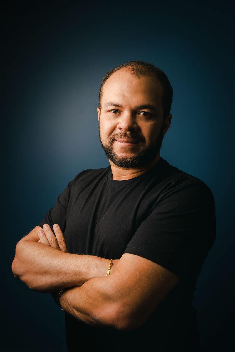 Cézar Nascimento, autor do livro digital O Próximo Milionário Pode Ser Você
