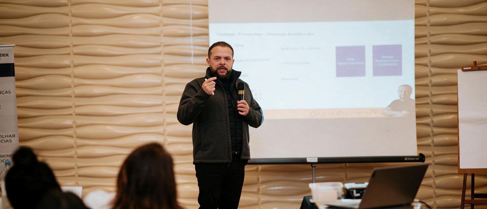 Cézar Nascimento palestrando